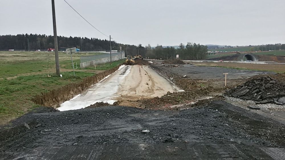 pohled na ul. karla svobody od plesné, 8.4. ráno
