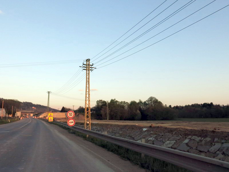 pohled na rodící se násep naproti Slovnaftu