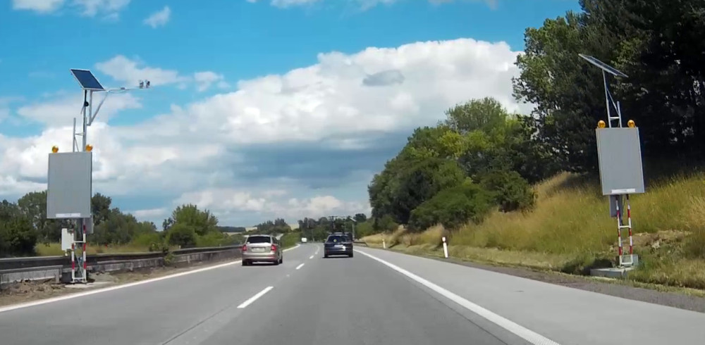 D1_varovani pres kolonou.jpg