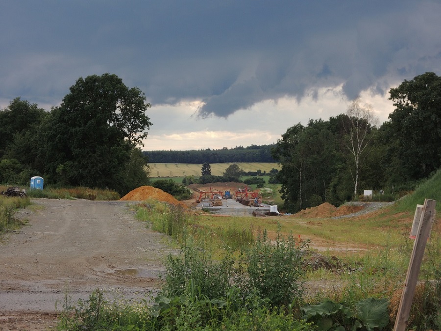 sever - most přes údolíčko