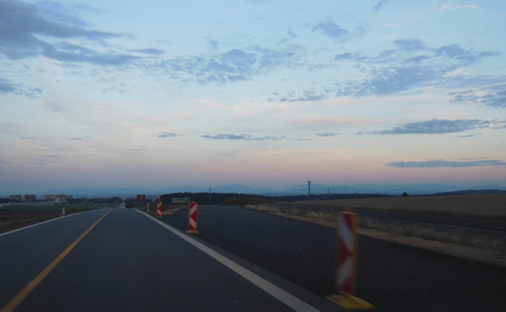 napojení nové stopy původní I/11 (bude to II/479?) už je asi včetně obrusu