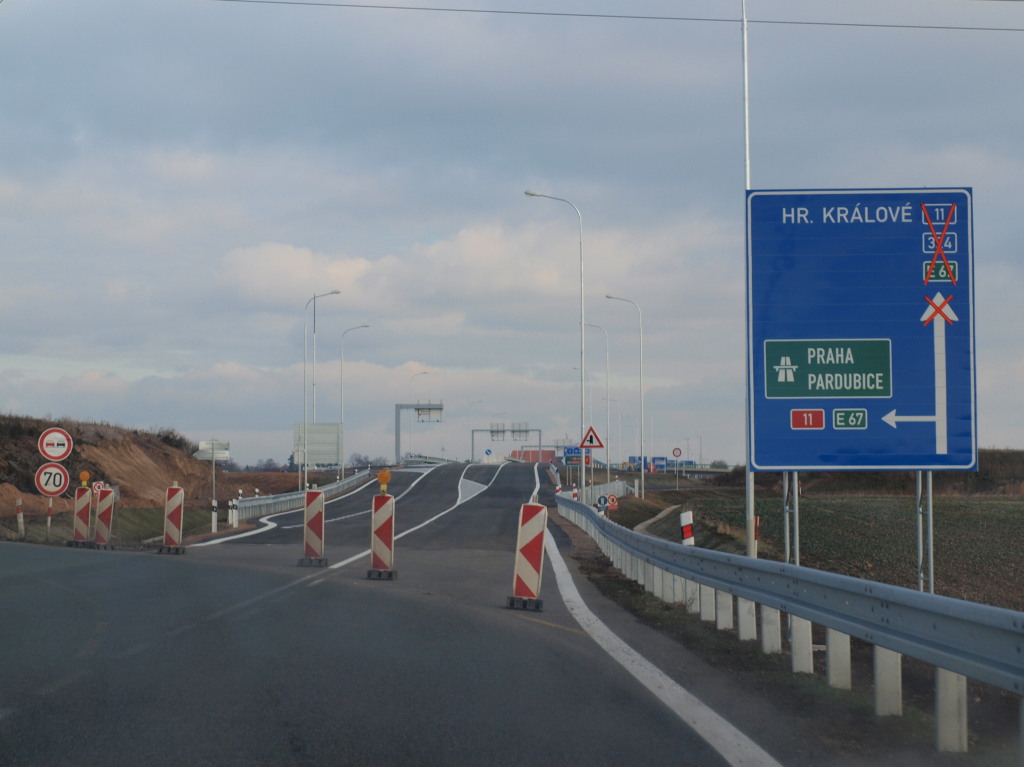 příjezd po II/611 od Prahy