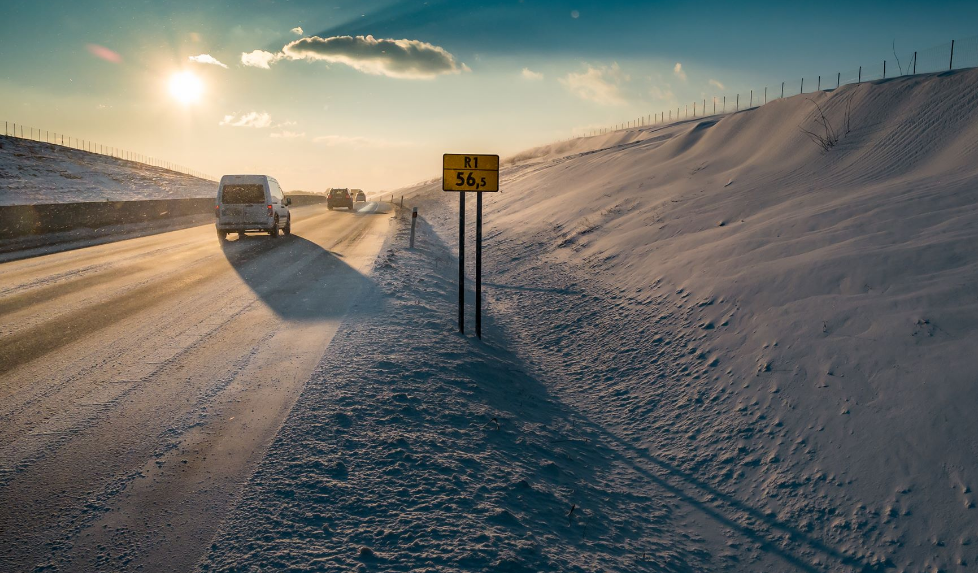 z pondělí 9.1., kdy se v km 55,3 - km 52,6 ve směru Trnava snížila MPR na 80 km/h pro lokální tvoření sněhových jazyků a snižovala se viditelnost pro víření sněhu
