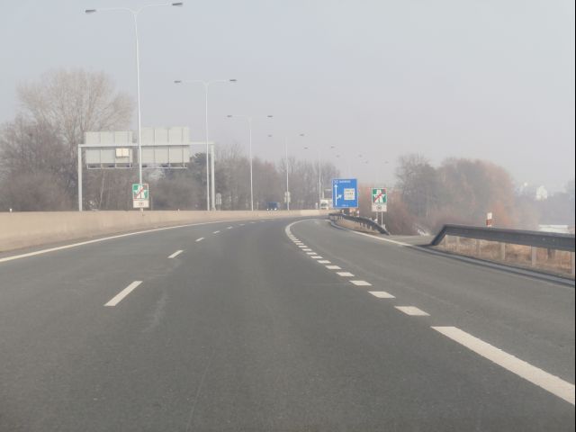 Konec D46 u konce připojovacího pruhu sjezdu z D35 od Ostravy.