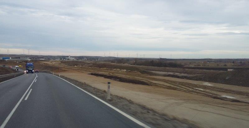 B7 jižně od Wilfersdorf - pohled na sever